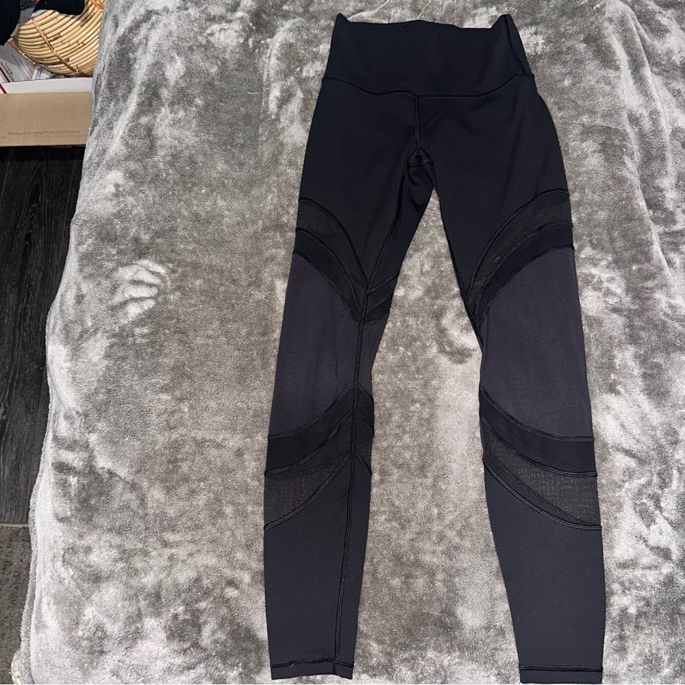 Lululemon wunder under black mesh 28” leggings size 6